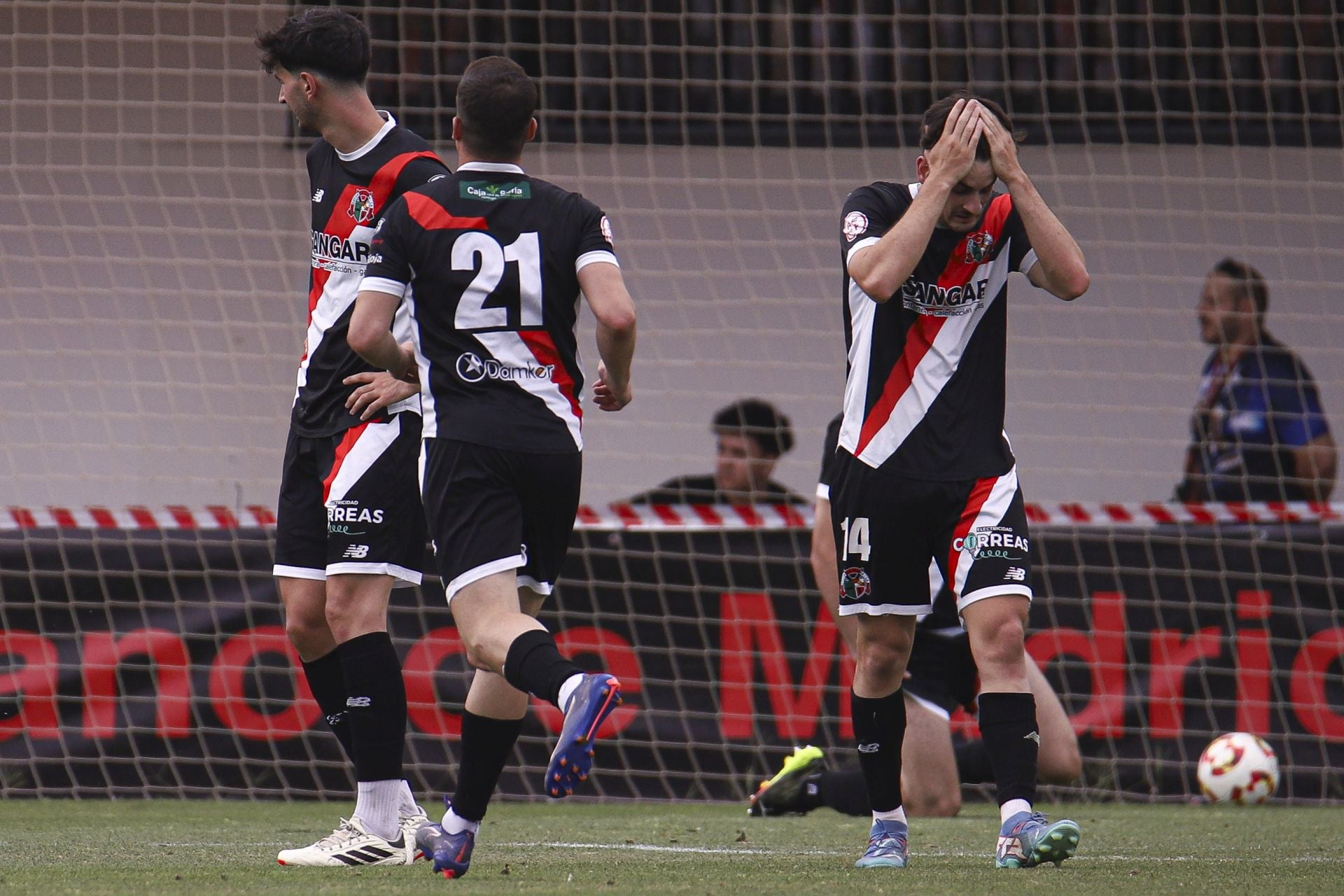 El Varea pierde ante el Rayo y se despide del ascenso
