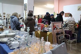 El rastrillo solidario fue uno de los puntos de más actividad de esta Campaña de Cuaresma.