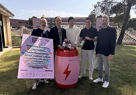 Rafa Bezares, Miguel Sáinz, Pedro y Luis Limousin y José Luis Pancorbo durante la presentación, en Bodegas Olarra.