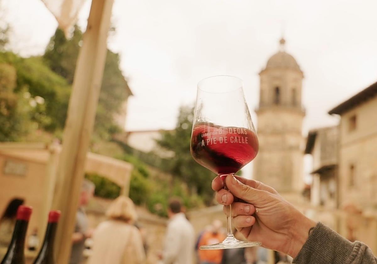 Imagen de la pasada edición de 'Bodegas a Pie de Calle' en Labastida.
