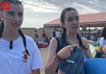 Mesas, esterillas, sacos... «Llevamos de todo un poco para sobrevivir estos días»