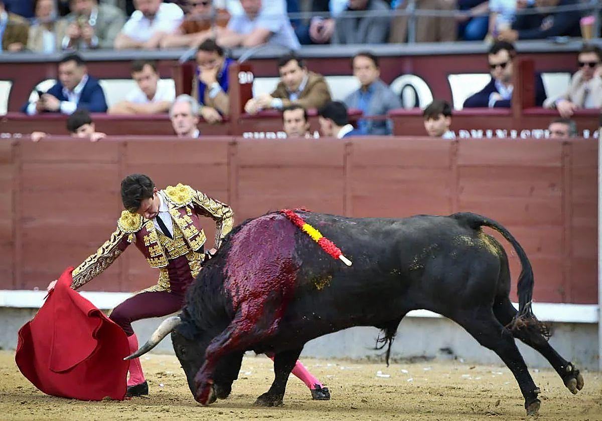 El torero Fabio Jiménez durante una corrida en Las Ventas