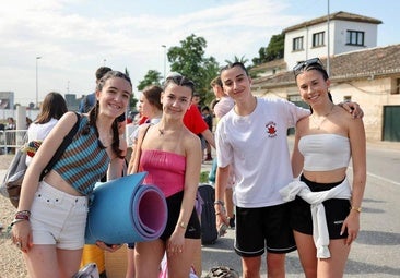 Los 'holikers' llegan al festival y se instalan en el camping