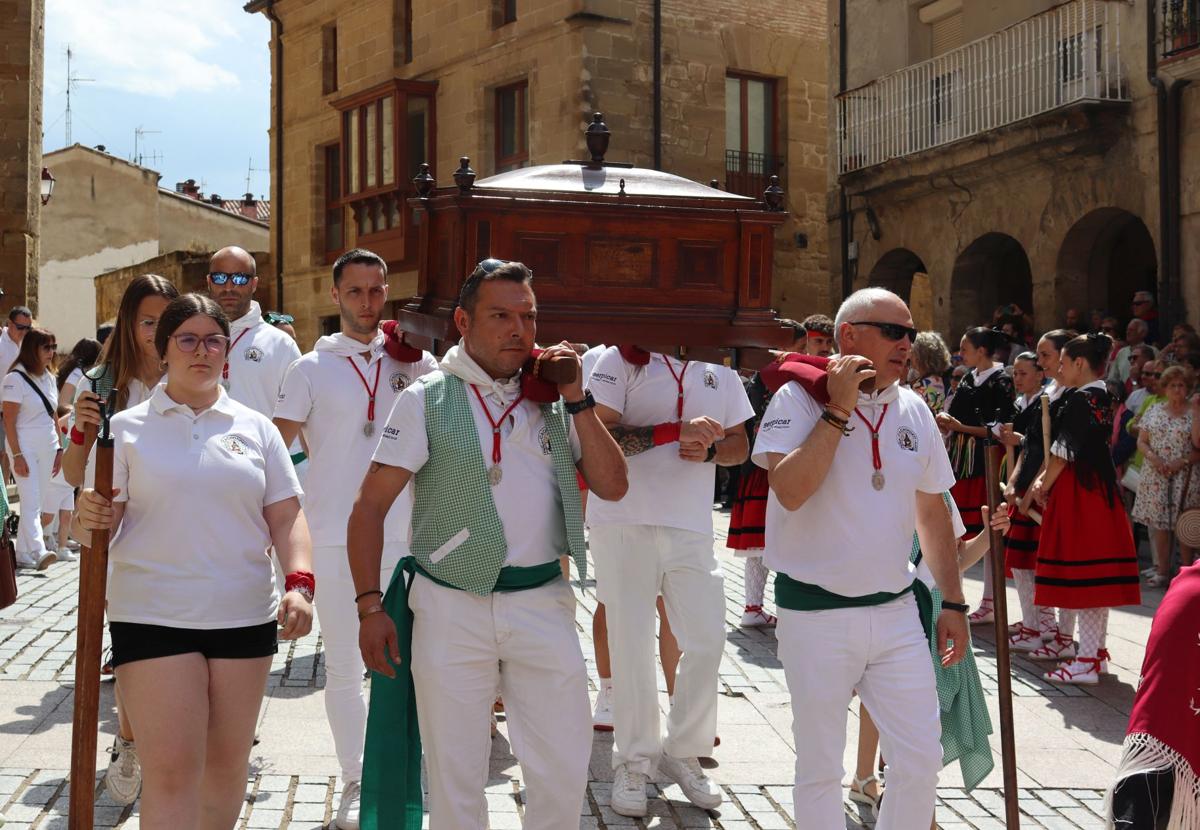 Imagen principal - Los jarreros honran a San Felices en multitud
