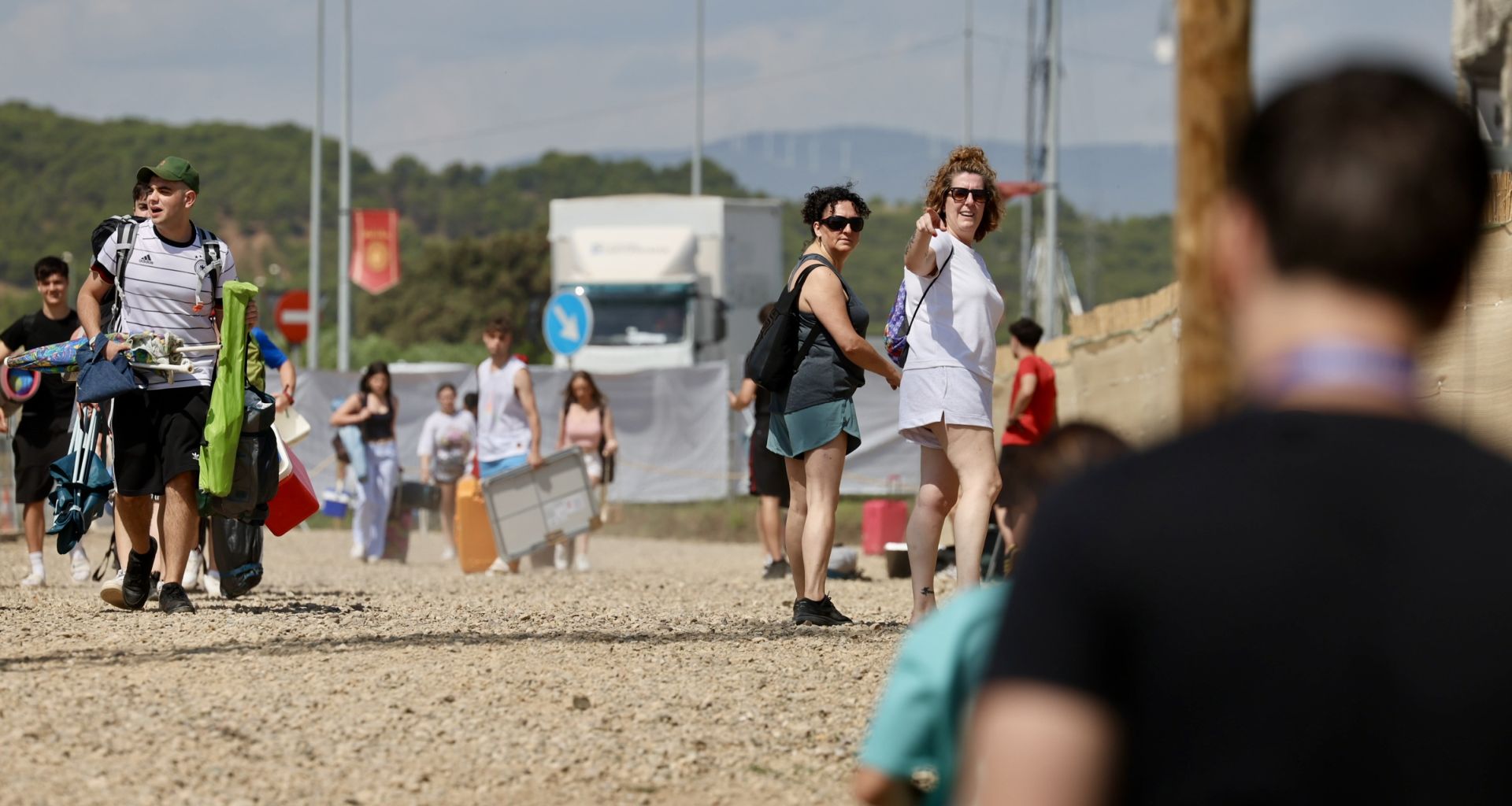 Los &#039;holikers&#039; llegan al festival y se instalan en el camping