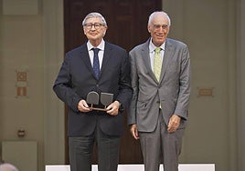 Rafael Puyol, presidente de UNIR recibe el Premio Valor Añadido en Educación.