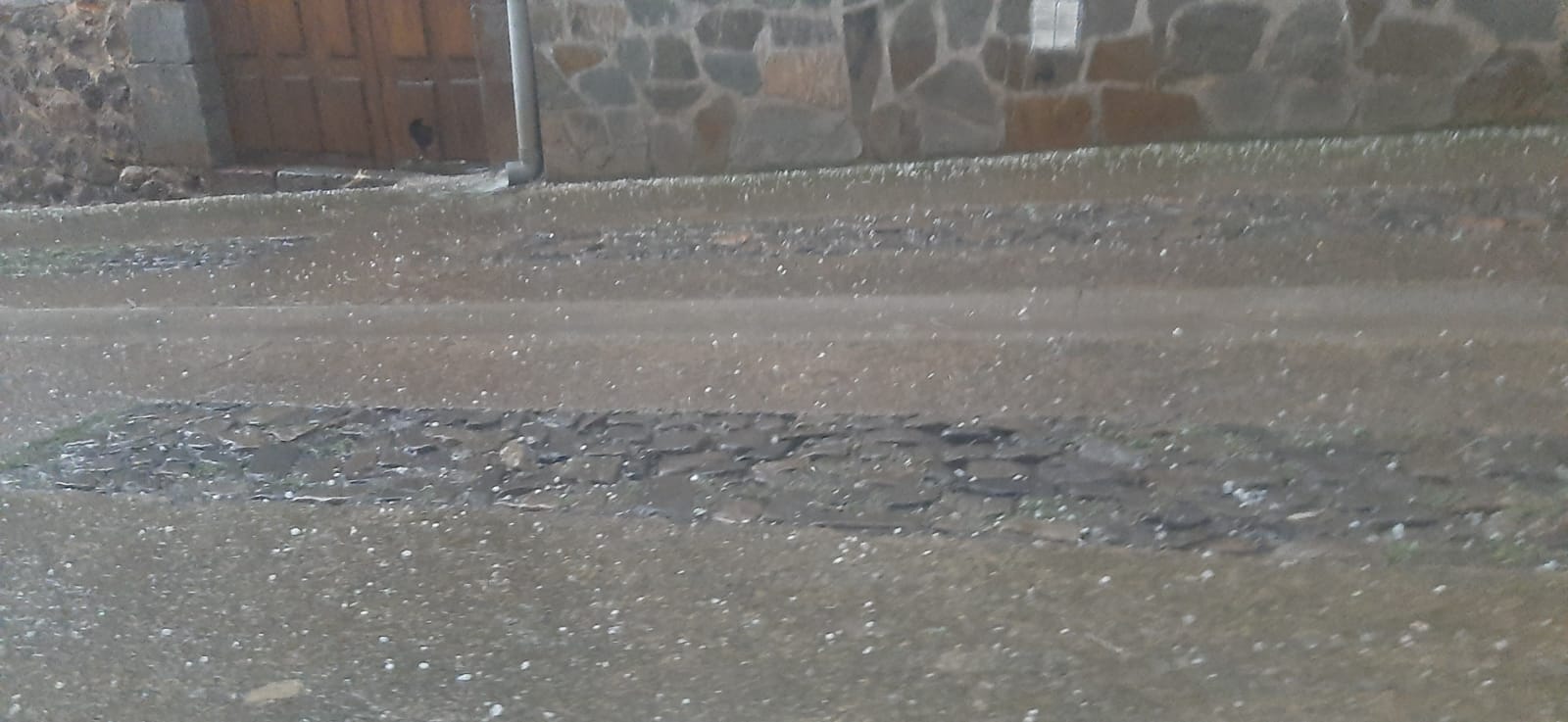El granizo fue fuerte también en Nieva de Cameros. 