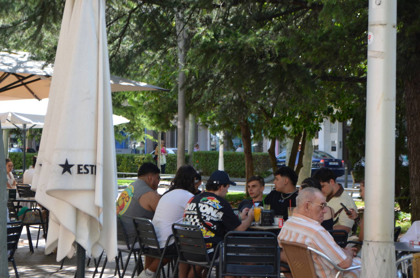 Las imágenes que dejan los holikers tras la primera noche del festival