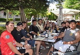 Las imágenes que dejan los holikers tras la primera noche del festival