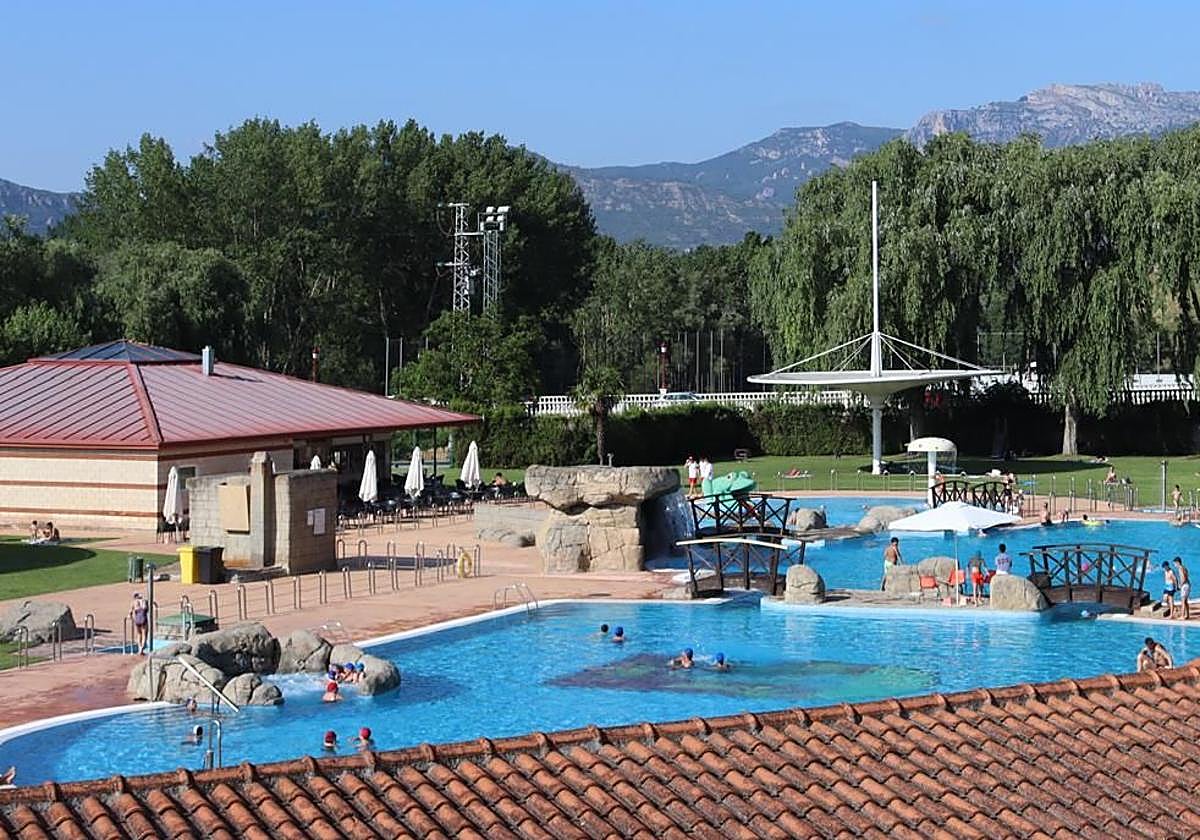 Piscinas municipales de verano de El Ferial en Haro durante la tarde de ayer.