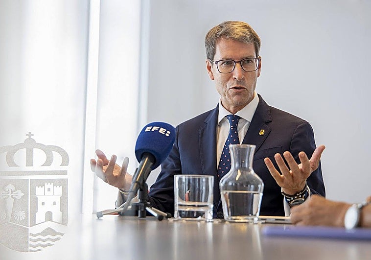 El presidente de La Rioja, Gonzalo Capellán, durante una entrevista.