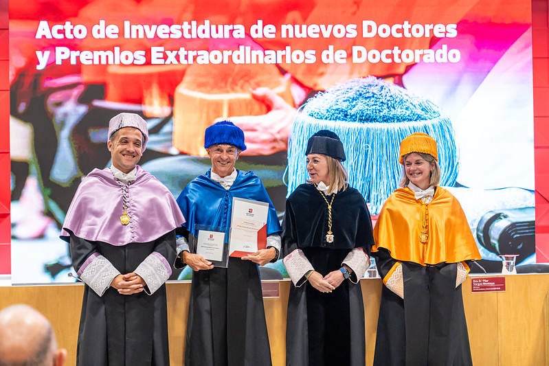 Las imágenes del acto de investidura de nuevos doctores en la UR