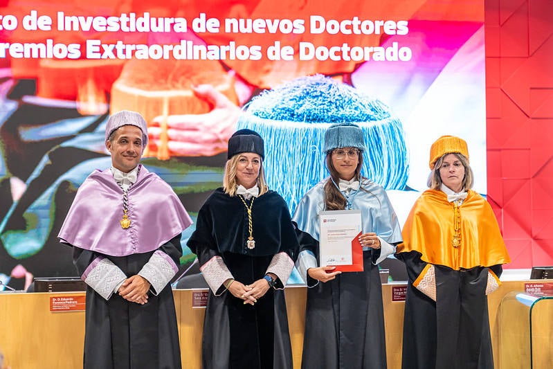 Las imágenes del acto de investidura de nuevos doctores en la UR