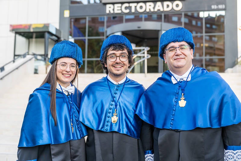 Las imágenes del acto de investidura de nuevos doctores en la UR