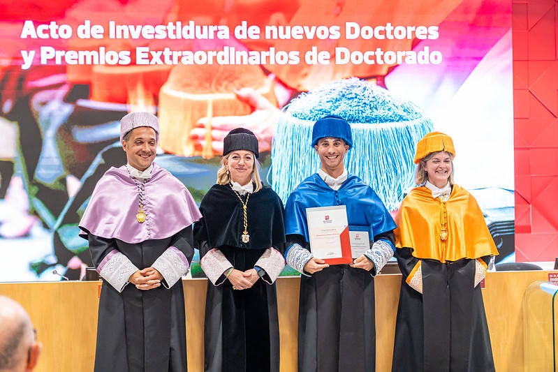 Las imágenes del acto de investidura de nuevos doctores en la UR