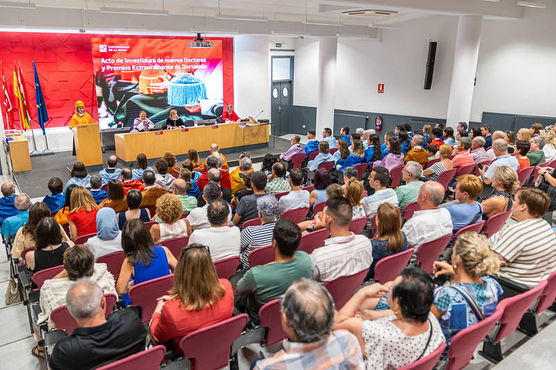 Las imágenes del acto de investidura de nuevos doctores en la UR