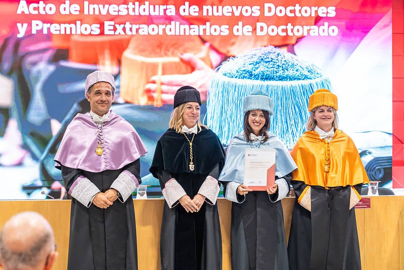 Las imágenes del acto de investidura de nuevos doctores en la UR