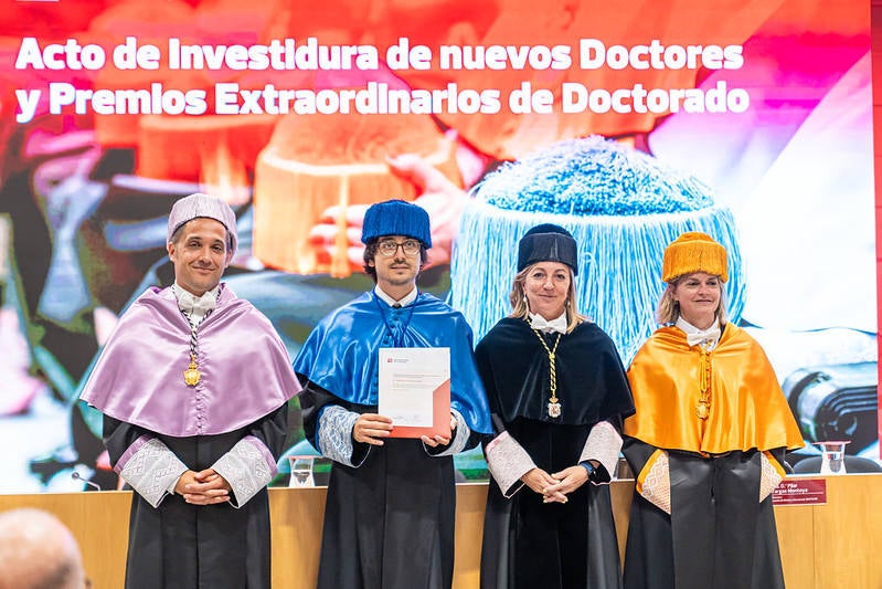 Las imágenes del acto de investidura de nuevos doctores en la UR