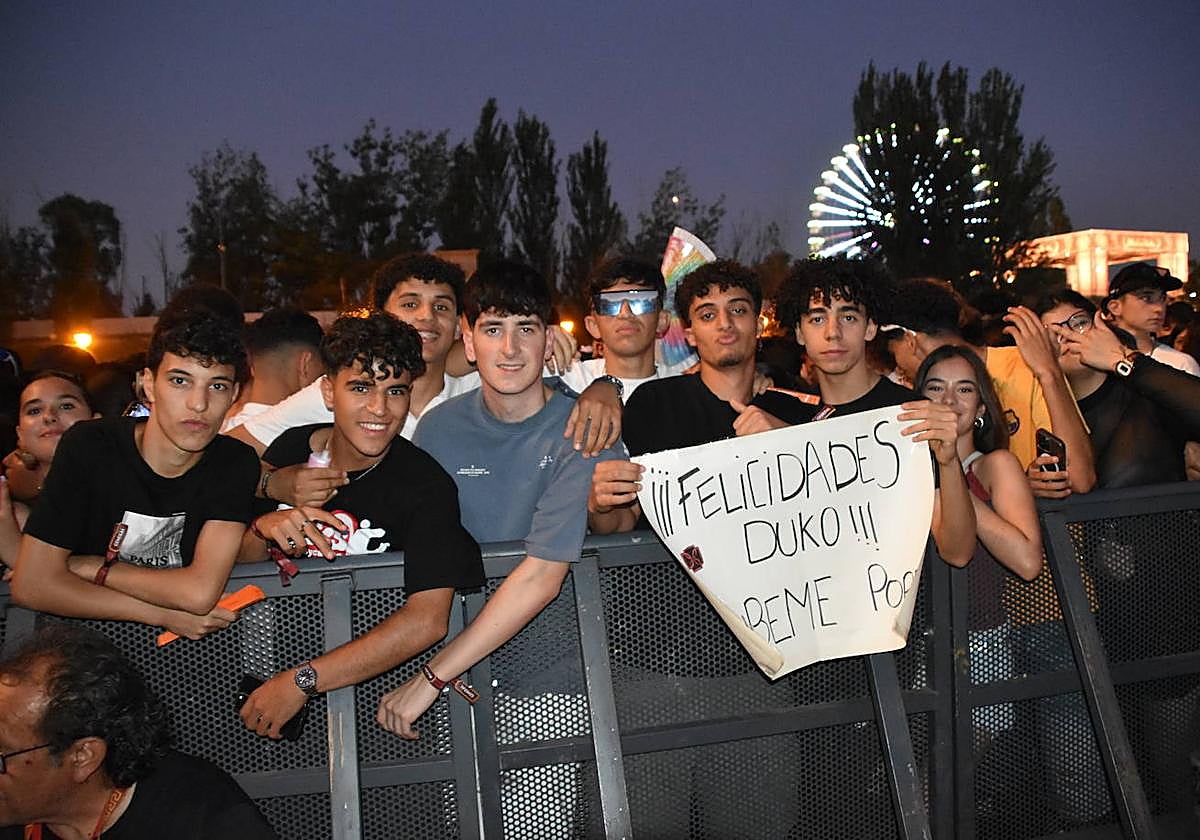 Duki, Timmy Trumpet y fuegos artificiales en el festival Holika