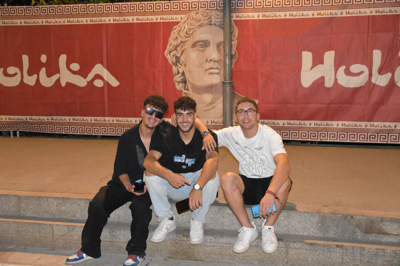 Duki, Timmy Trumpet y fuegos artificiales en el festival Holika