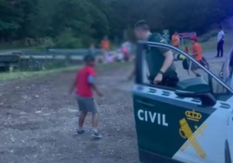 Rescate de los menores que participaban en el campamento.