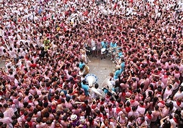 El Ayuntamiento busca el cartel que anuncie las próximas fiestas.