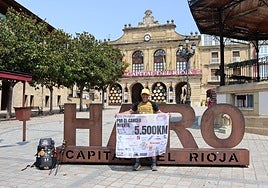 José Antonio Nieto a su llegada a Haro para concluir así la cuarta etapa de su reto.