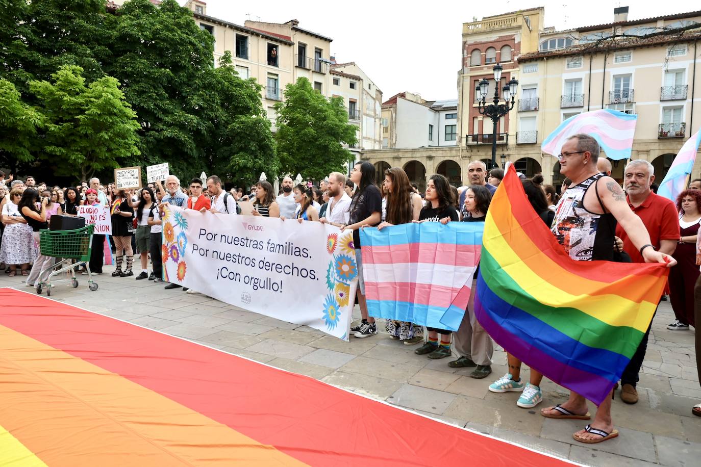 Las imágenes de la concentración contra el odio y la violencia en Logroño