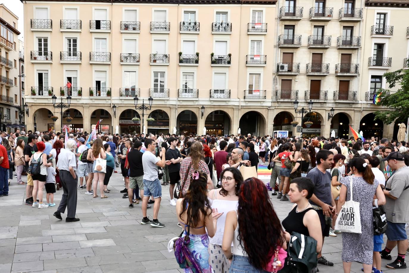 Las imágenes de la concentración contra el odio y la violencia en Logroño
