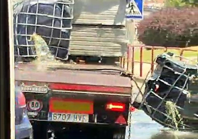 Un derrame de aceite en Logroño causa la caída de un motorista y el choque de dos coches