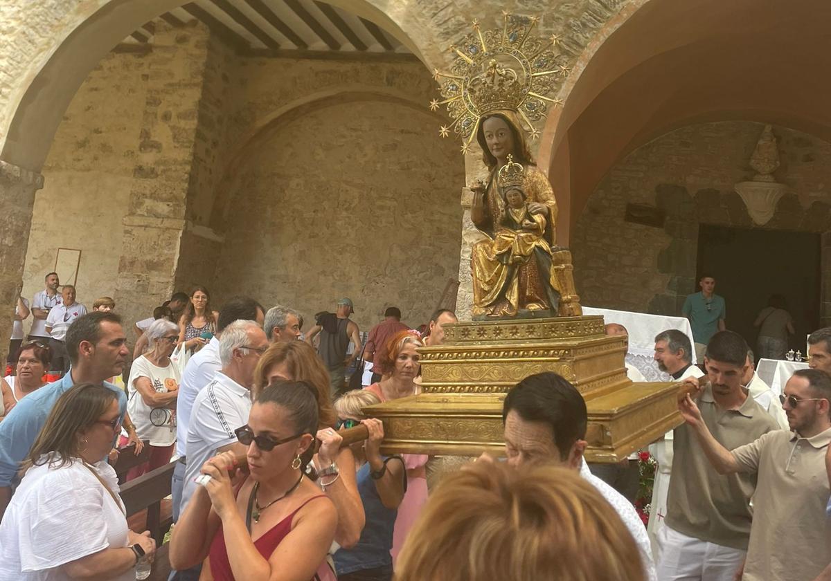 Lomos de Orios cumple con la tradición de la Caridad Grande