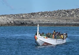 Cayuco con menores interceptado en la isla de El Hierro