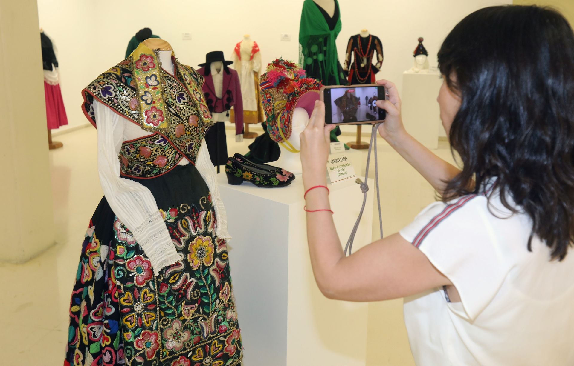 Exposición &#039;Danza II. Indumentaria de la danza tradicional española&#039;