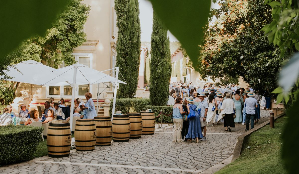 Imagen secundaria 1 - Disfrutando de la fiesta