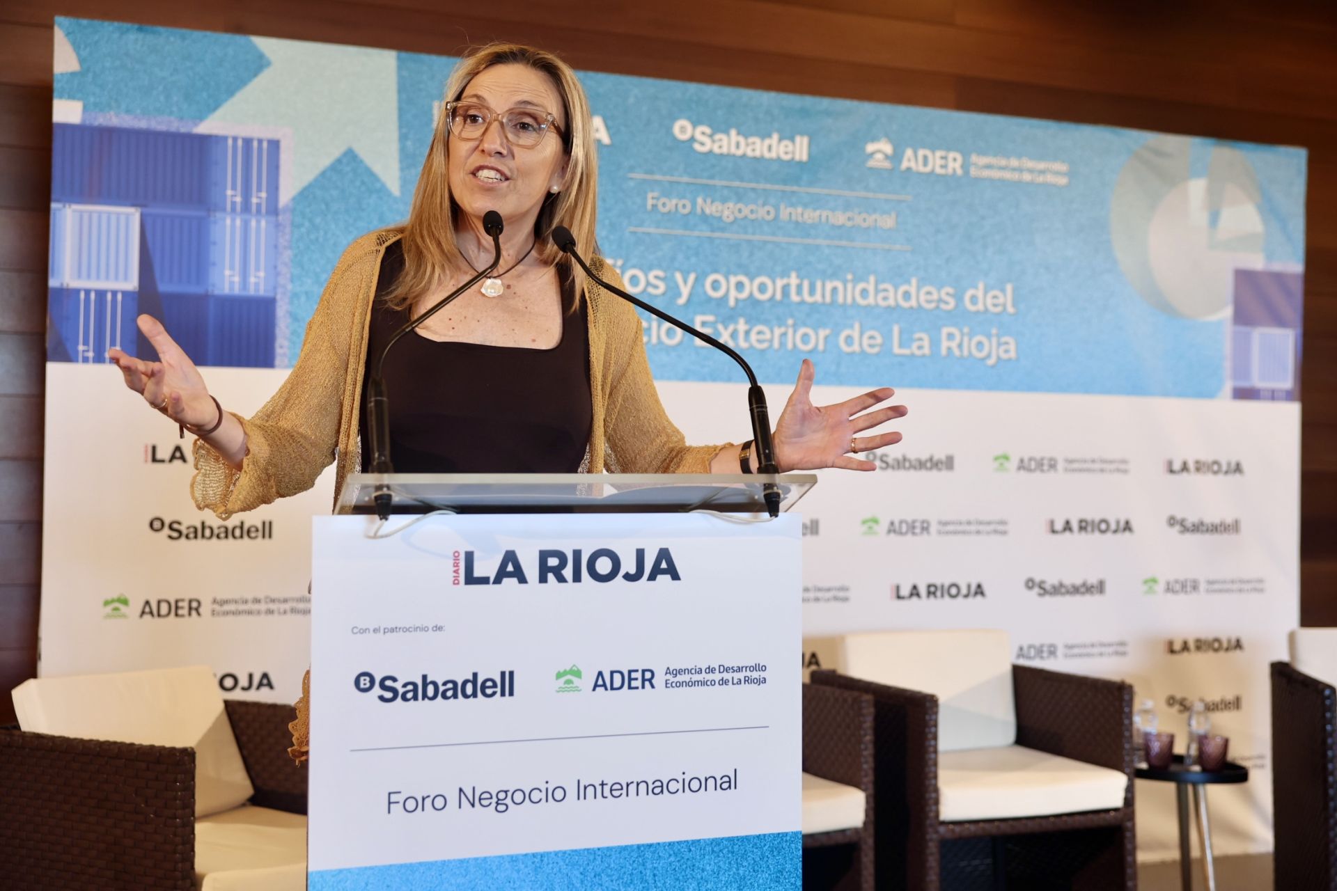 La consejera de Economía, Belinda León, en la clausura del foro. 