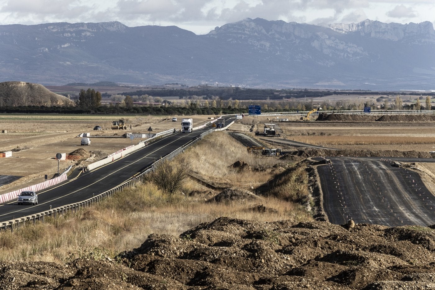 Obras en el tramo de la A-12 entre Santo Domingo (La Rioja) y Villamayor del Río (Burgos).