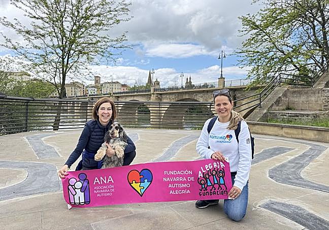 Amaya Áriz, acompañada de Lucianne Ballesteros, una mexicana mexicana de un niño con autismo.