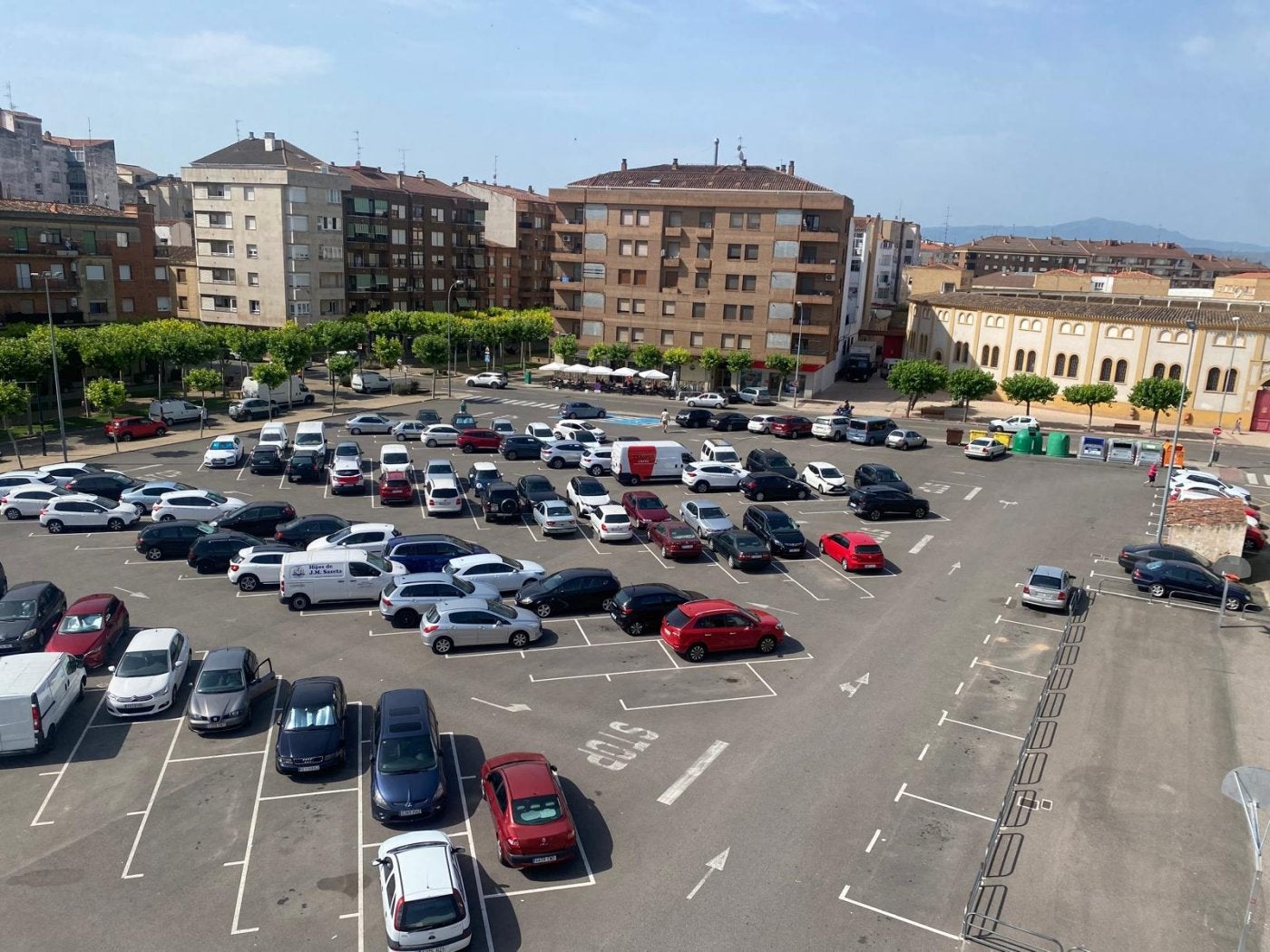 Aparcamiento del Silo de Calahorra desde el centro joven.