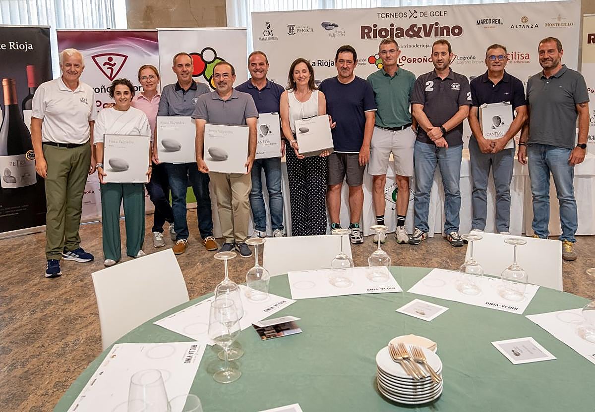 Los premiados, en la habitual foto de familia con organizadores y patrocinadores.