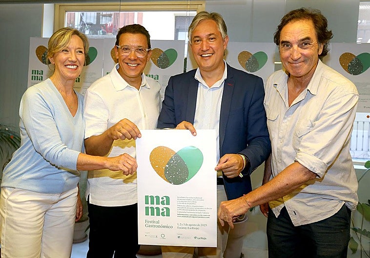 Los hermanos Paniego y el consejero Jose Luis Pérez Pastor, en la presentación.