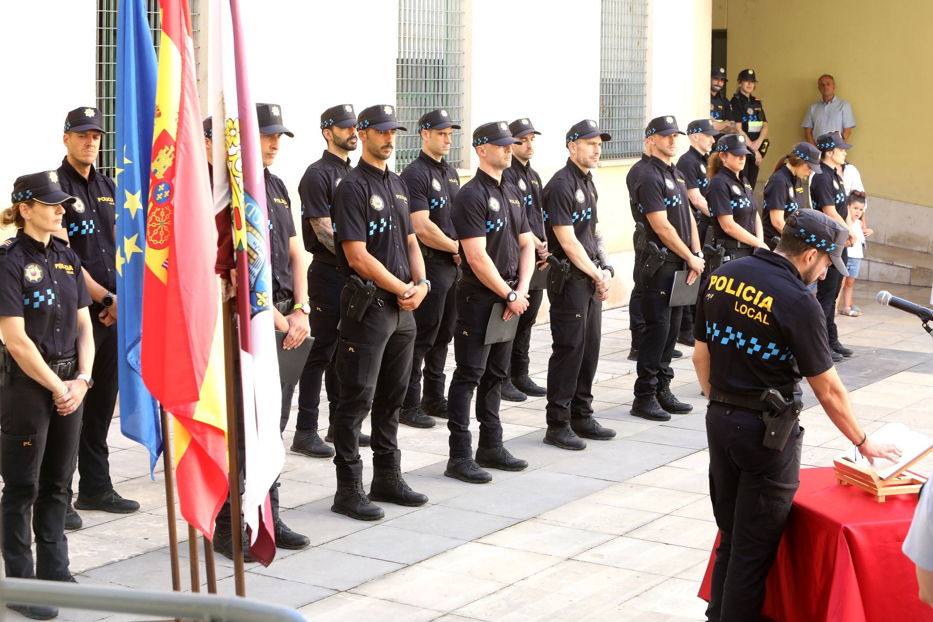 Los nuevos policías locales en el acto de bienvenida celebrado este miércoles 16 de julio.