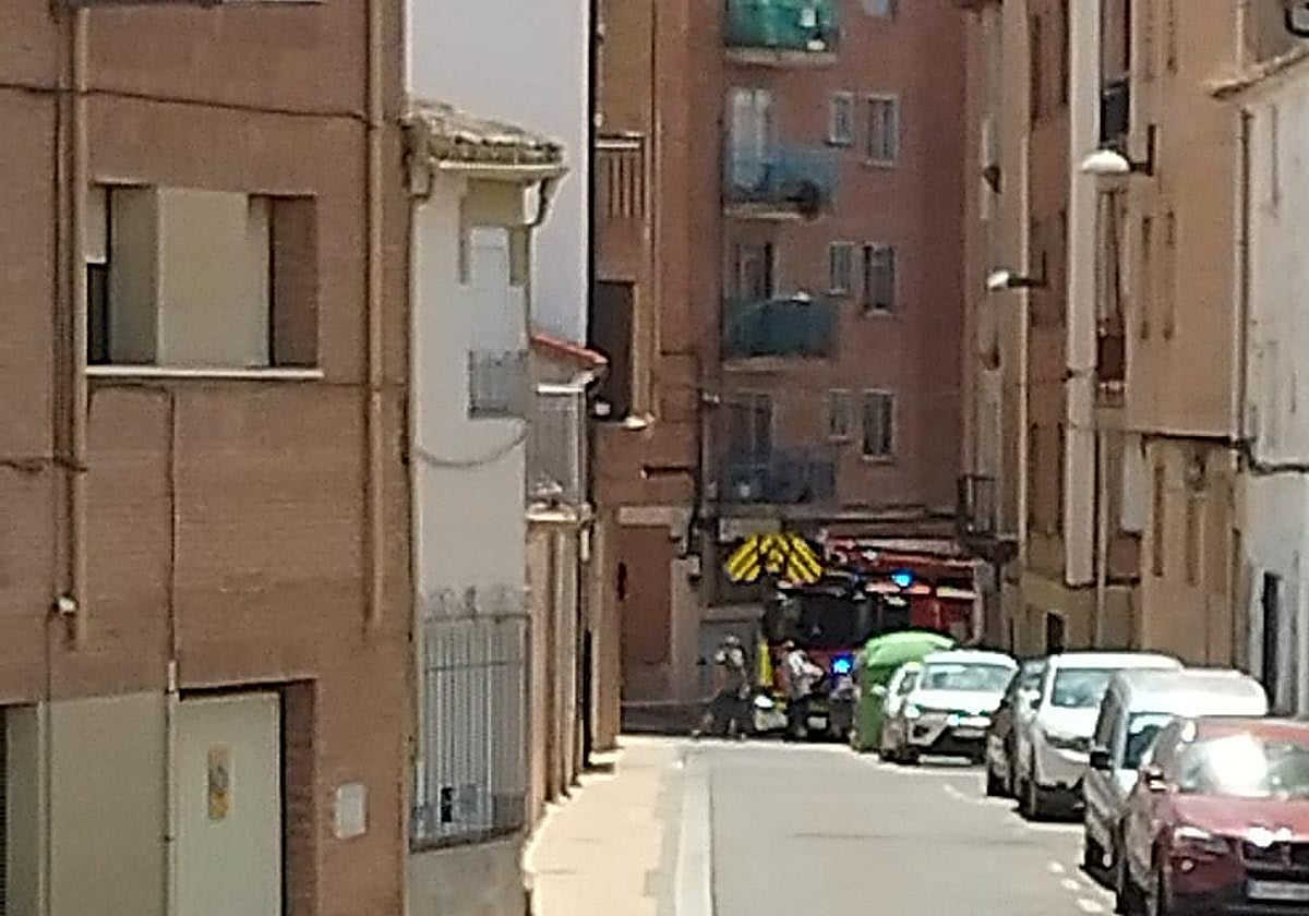 Los bomberos, en la avenida Logroño.