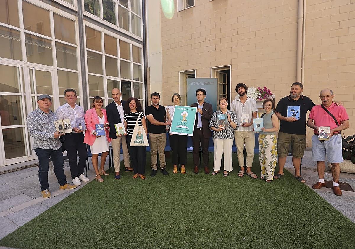 Participantes en los actos de homenaje a la escritora.