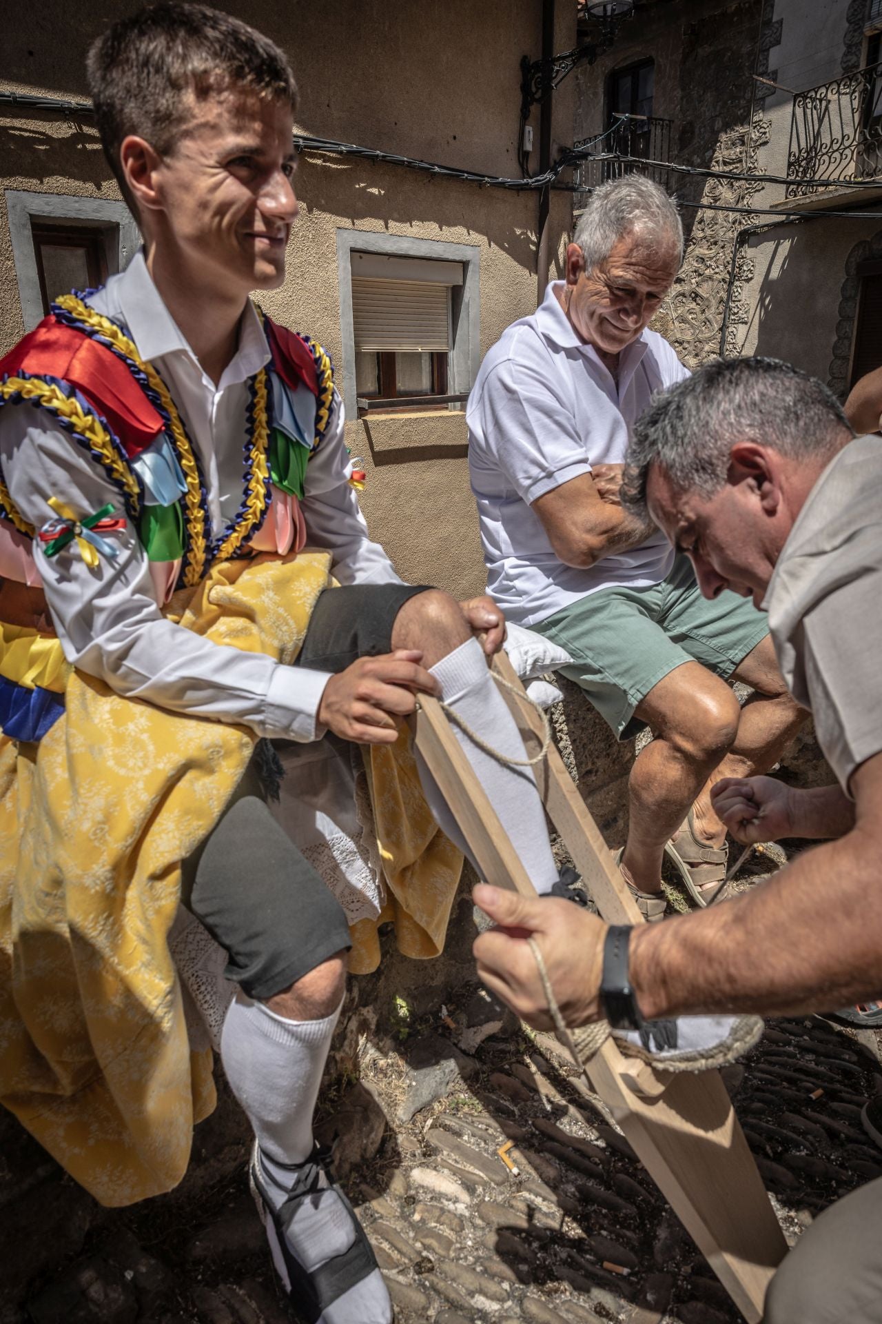 La bajada de los danzadores de Anguiano, en imágenes