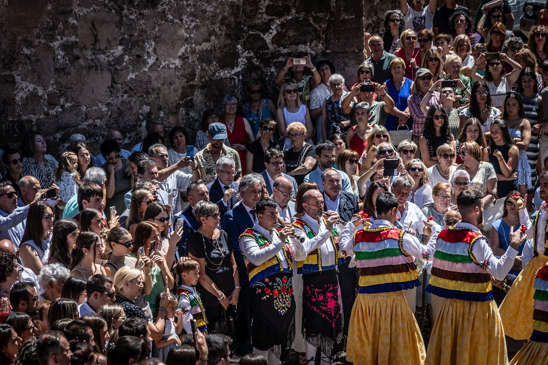 La bajada de los danzadores de Anguiano, en imágenes