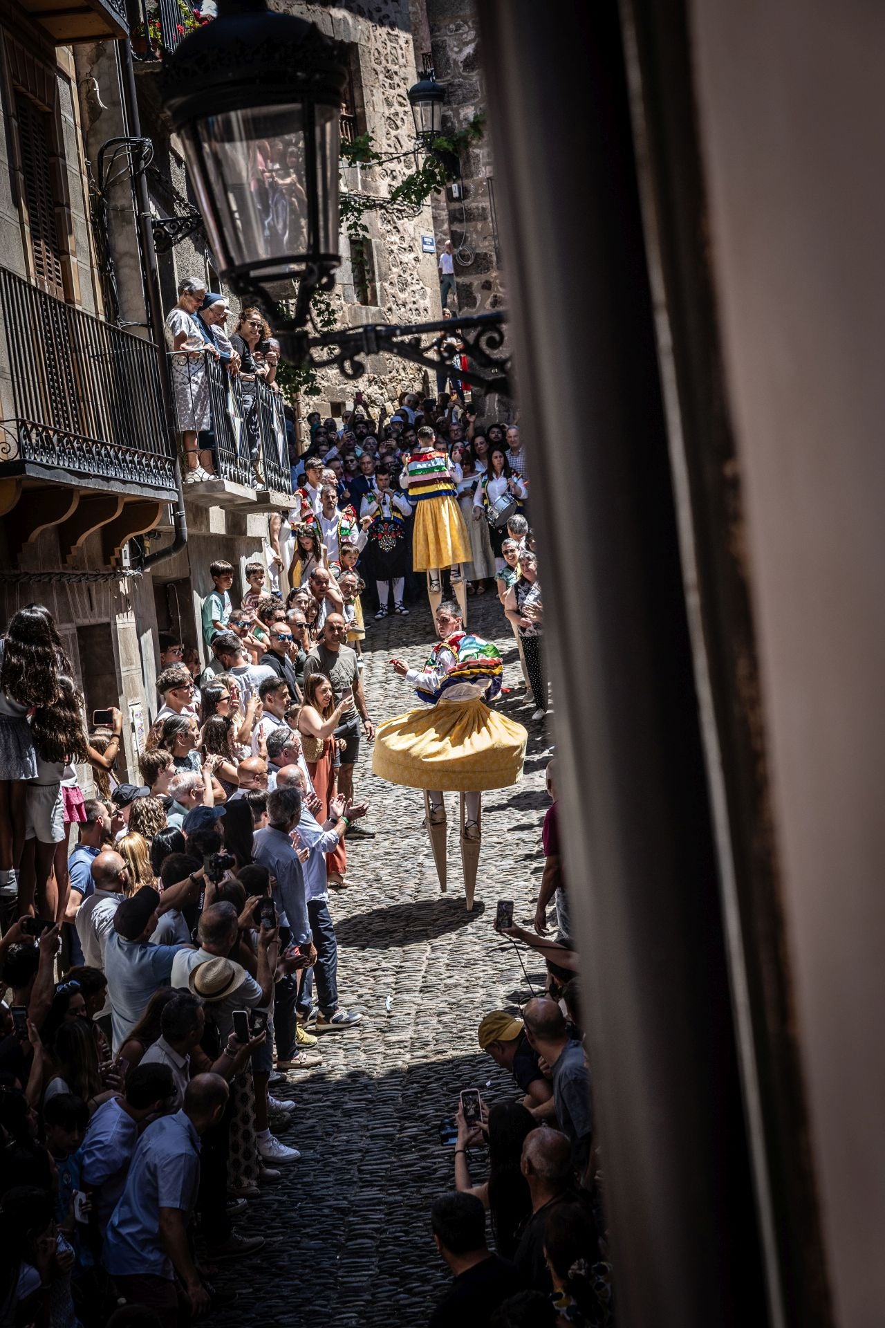 La bajada de los danzadores de Anguiano, en imágenes