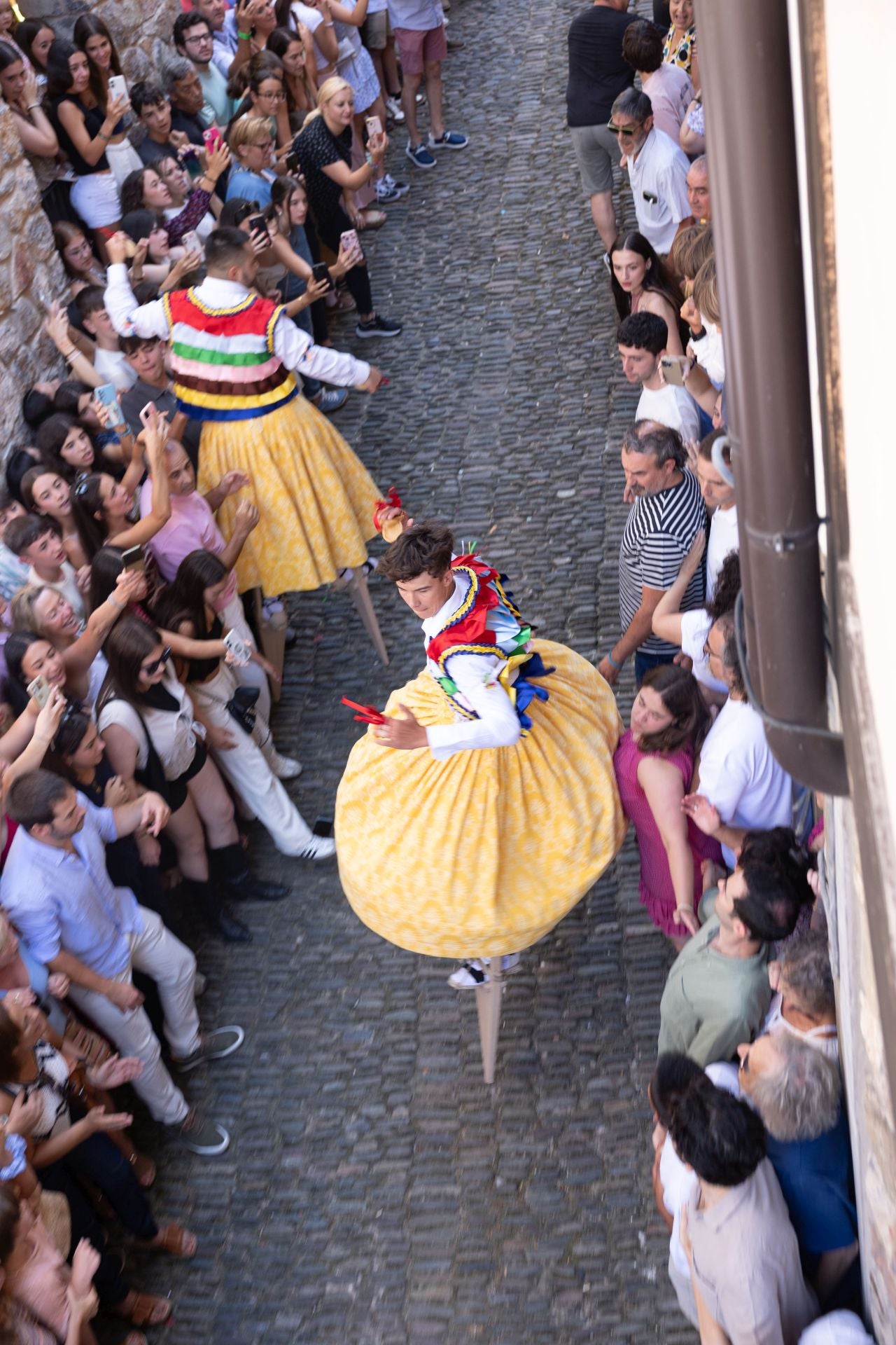 La bajada de los danzadores de Anguiano, en imágenes