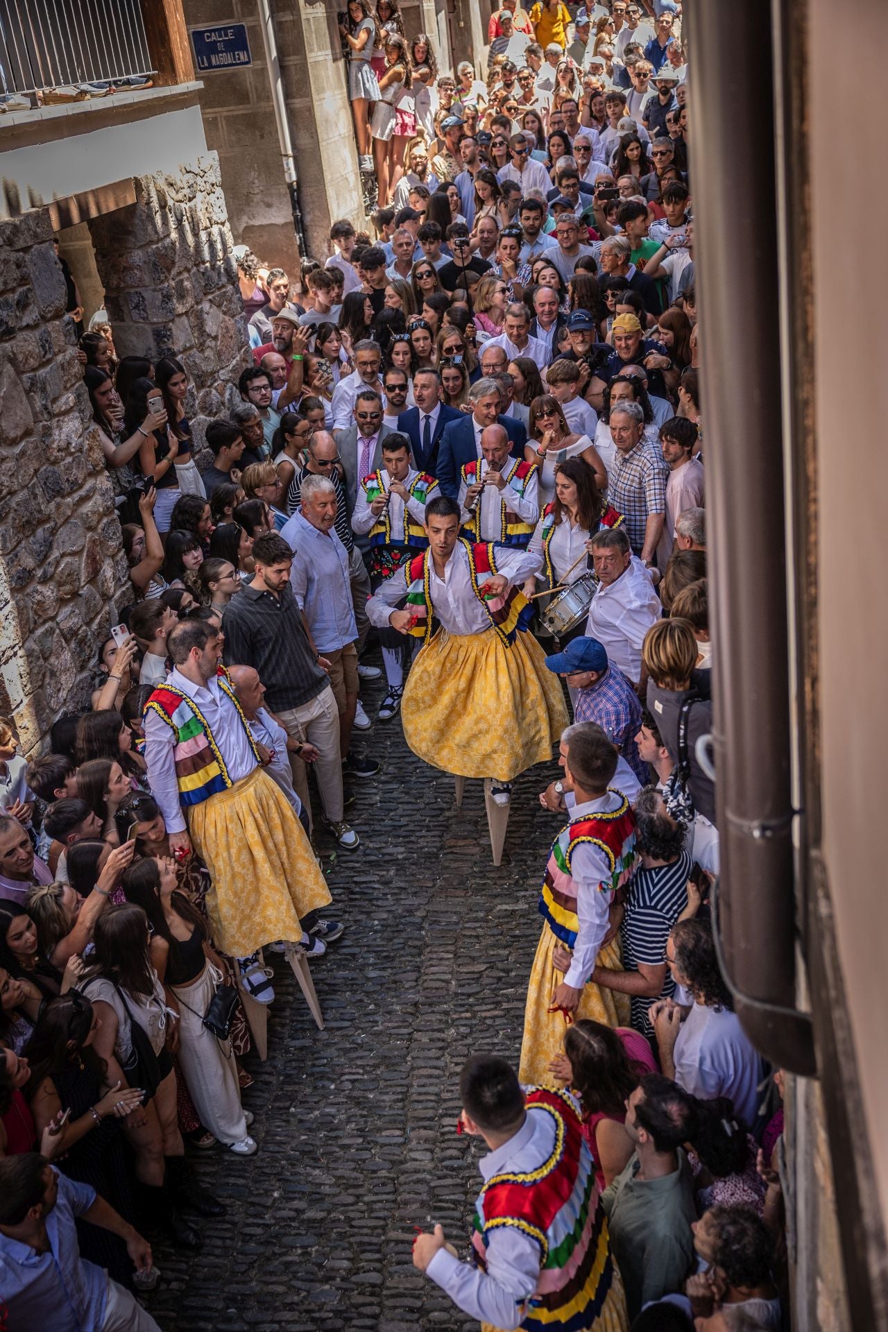 La bajada de los danzadores de Anguiano, en imágenes
