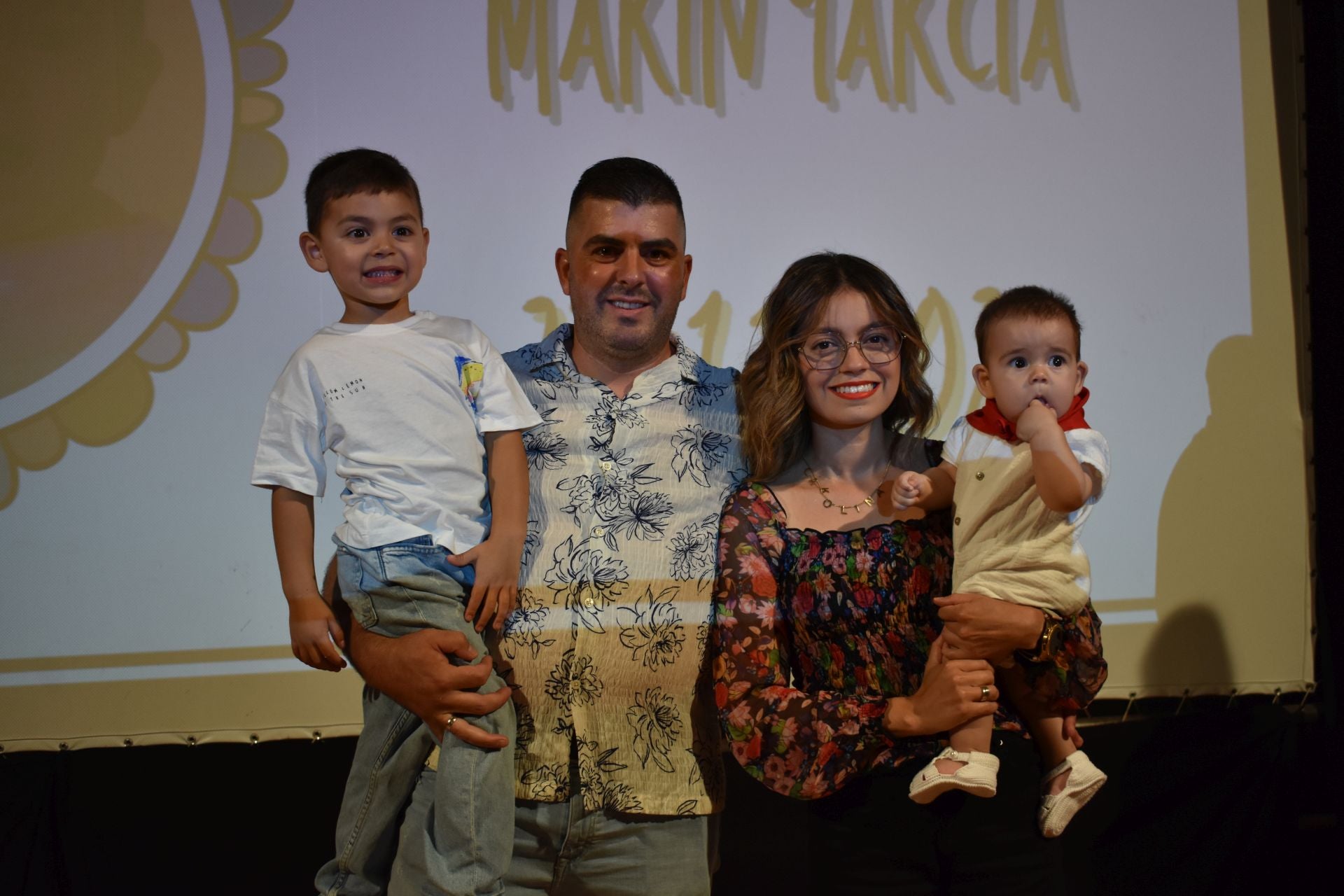 Imposición de pañuelos en Cervera a bebés y mayores