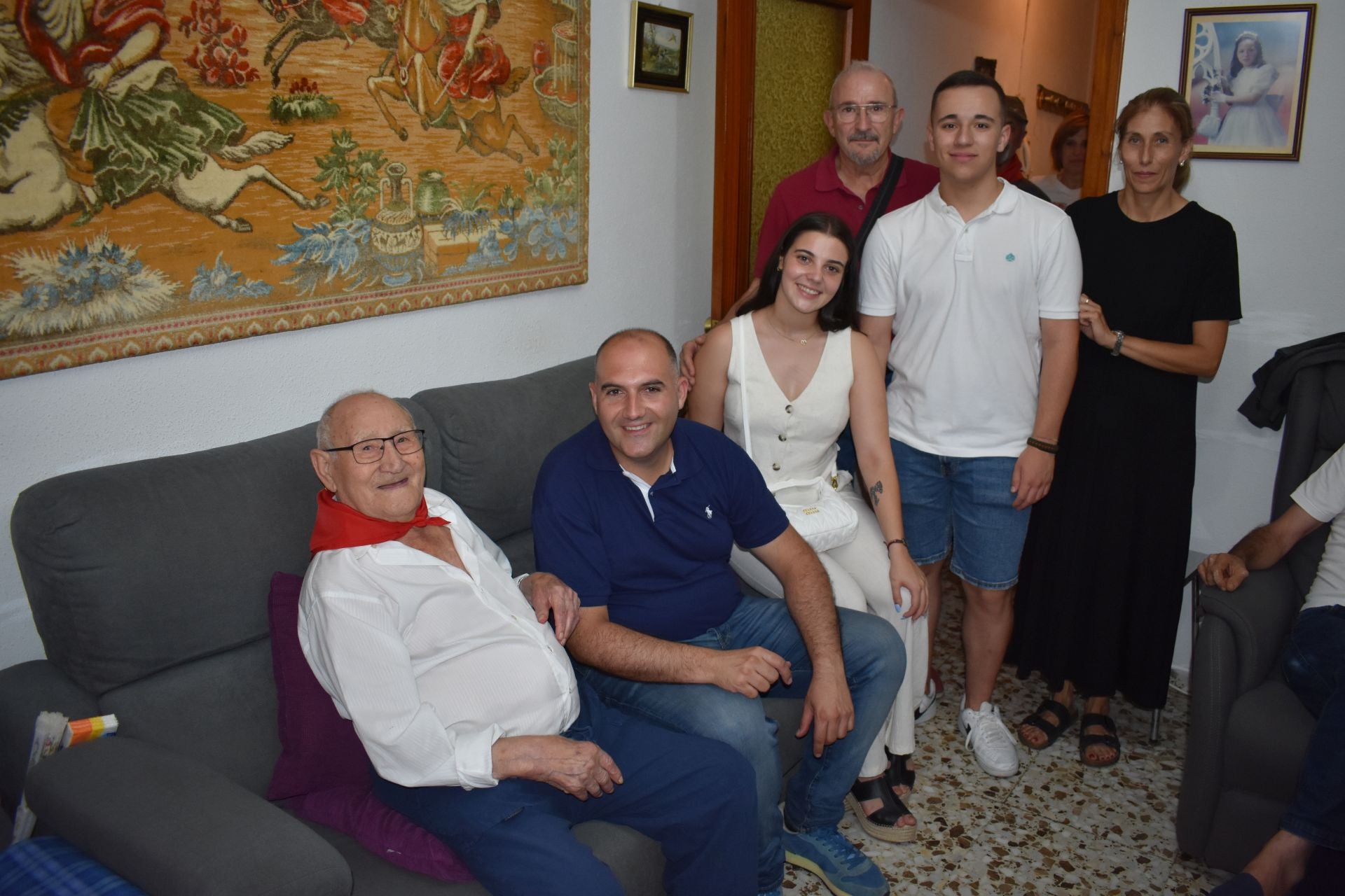 Imposición de pañuelos en Cervera a bebés y mayores